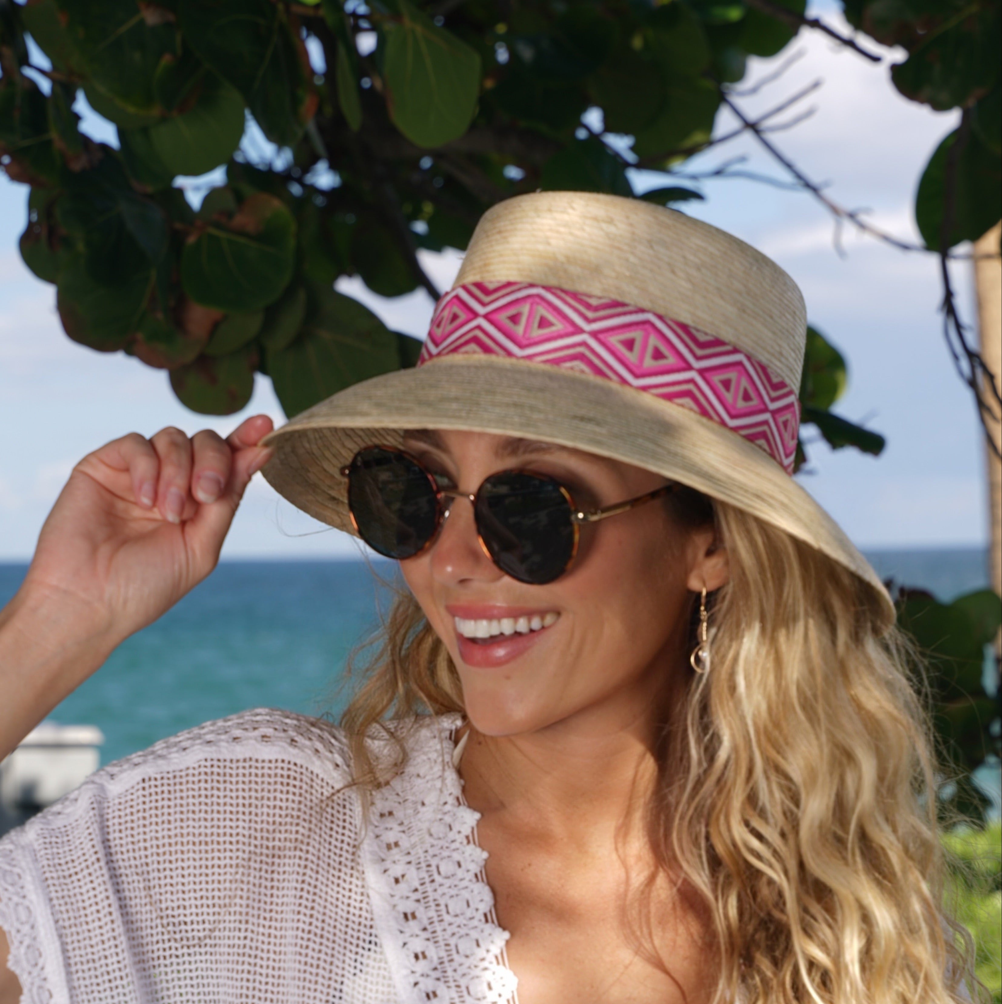 Alexa Palm Bucket Hat – Chisme Lifestyle by Vende Inc.